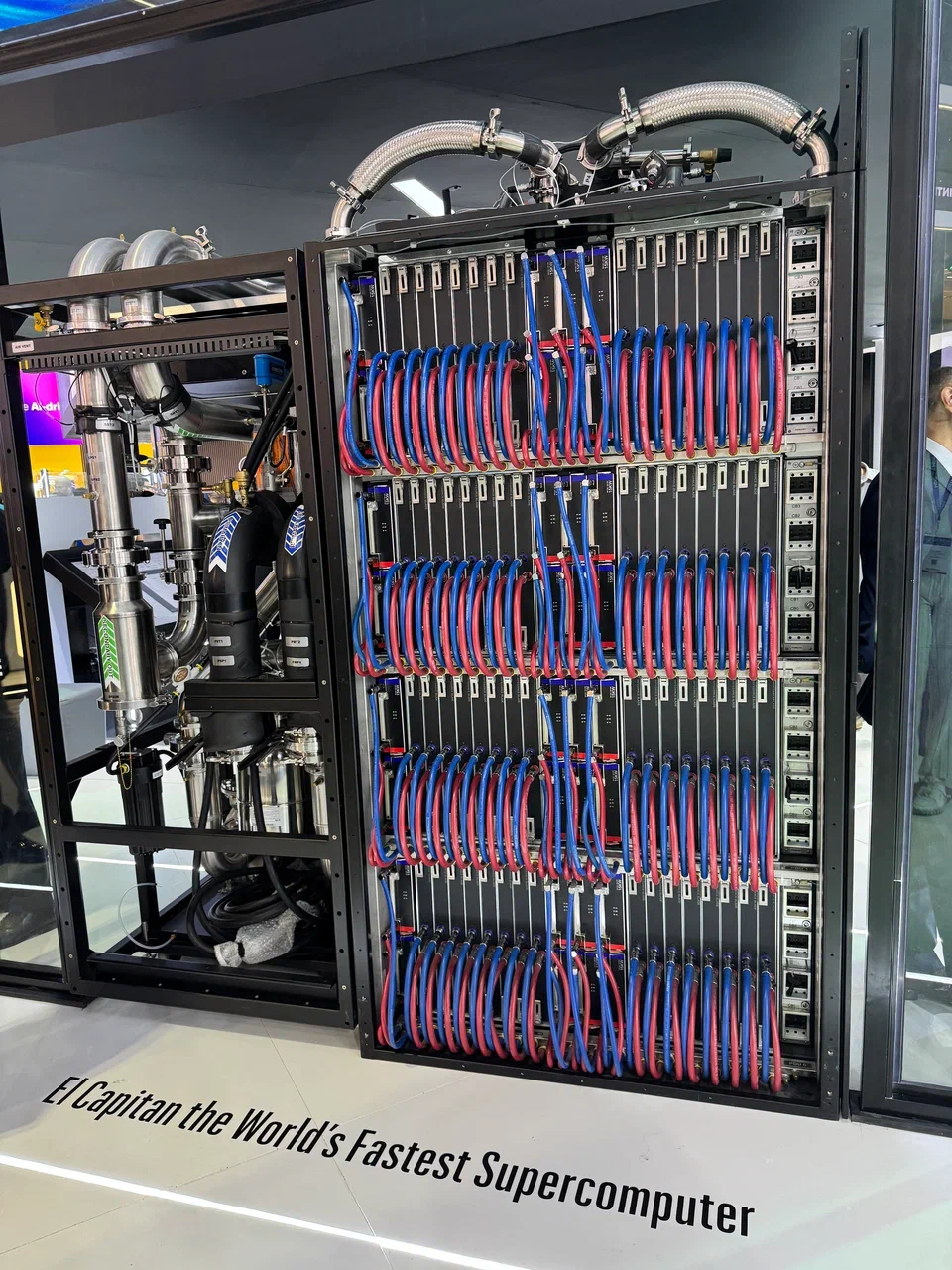 GITEX Global 2025: Dell, Huawei, Cisco, Kaspersky и что еще мы увидели на стендах участников - 12